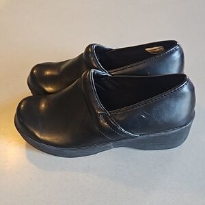 Predictions black clogs